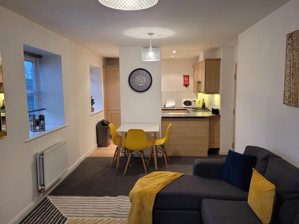 Catchpole Stays Abbey Field Apartment- A Lovely 2 Bed Apartment With Field Views Near Colchester Town Centre ภายนอก รูปภาพ